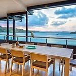 Villa 16 The Edge Oceanfront Deluxe 3 Bedroom Near Marina With Golf Buggy