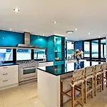 Villa 12 The Edge Oceanfront Deluxe 3 Bedroom Near Marina With Golf Buggy