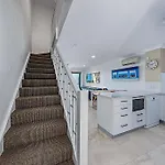 Sunset On Hamilton Island - 2 Bedroom Apartment With Views And Buggy
