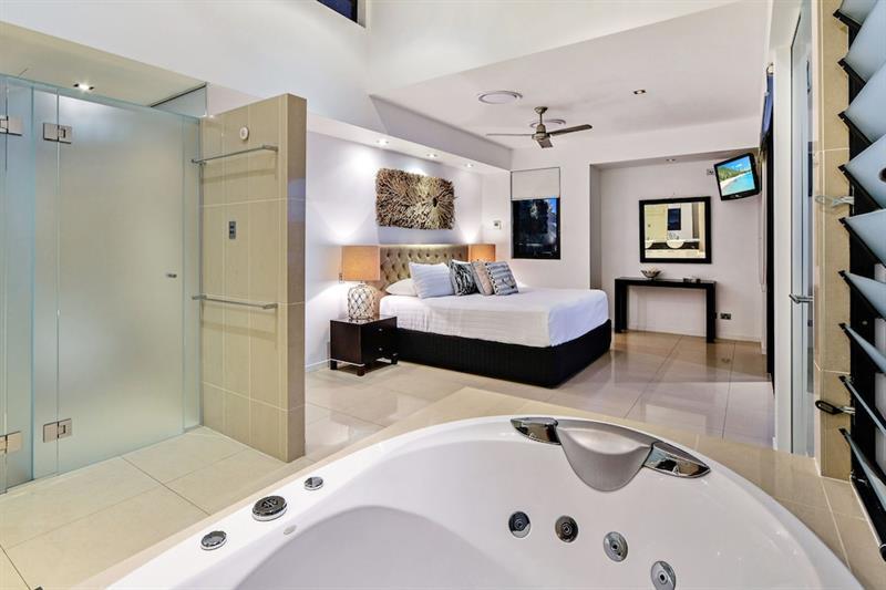 Hotel 12 The Edge Oceanfront Deluxe 3 Bedroom Near Marina With Golf Buggy Hamilton Island
