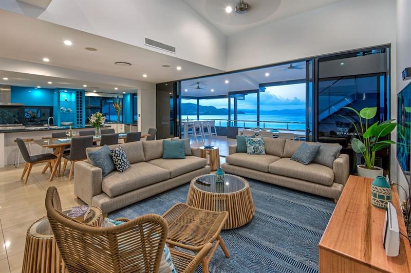 Hotel 16 The Edge Oceanfront Deluxe 3 Bedroom Near Marina With Golf Buggy Hamilton Island