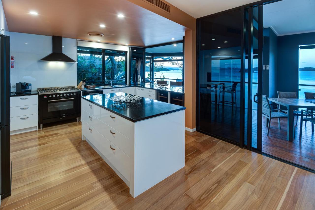 Apartment Edge On By Hiha *