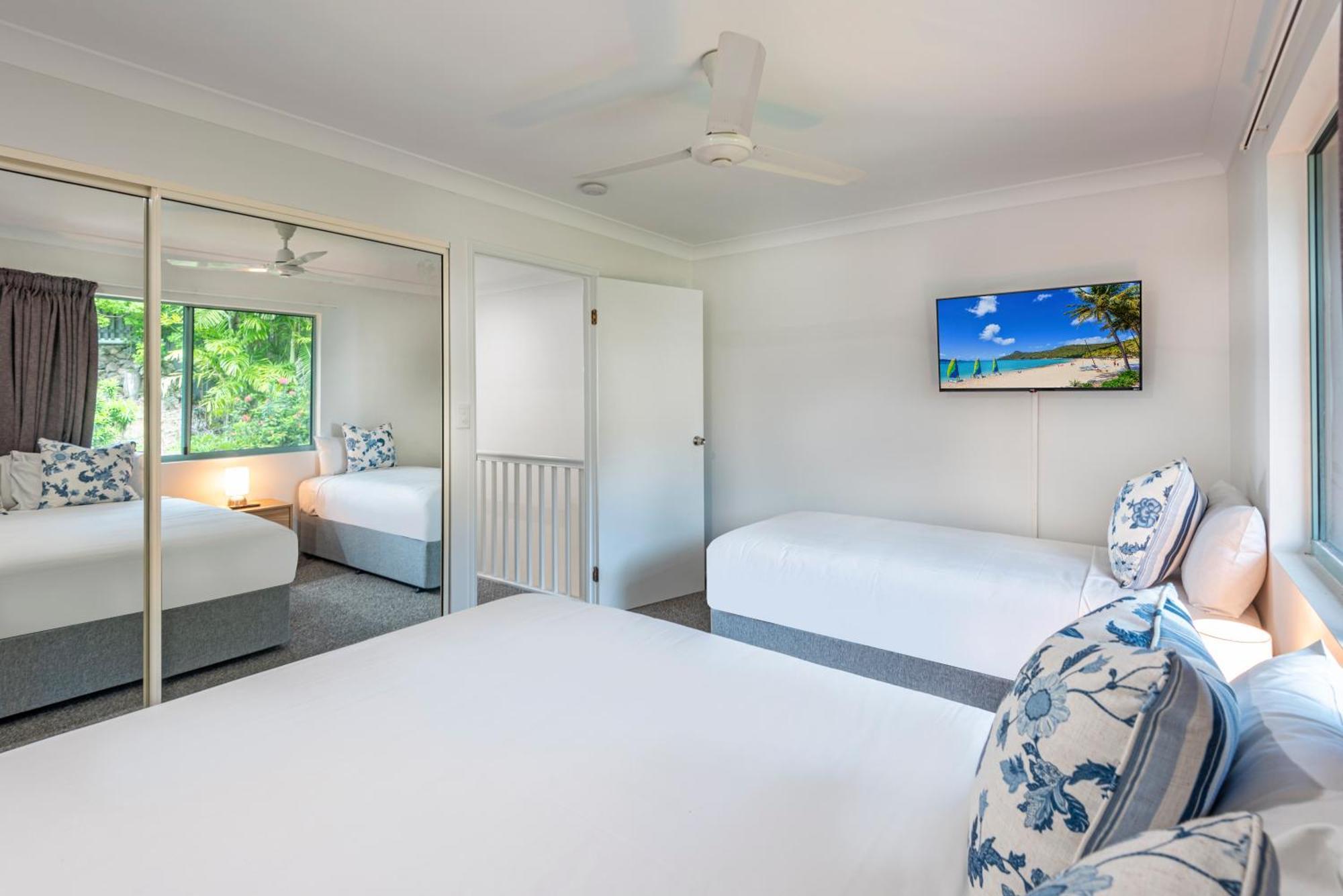 Sunset Waters Apartment *