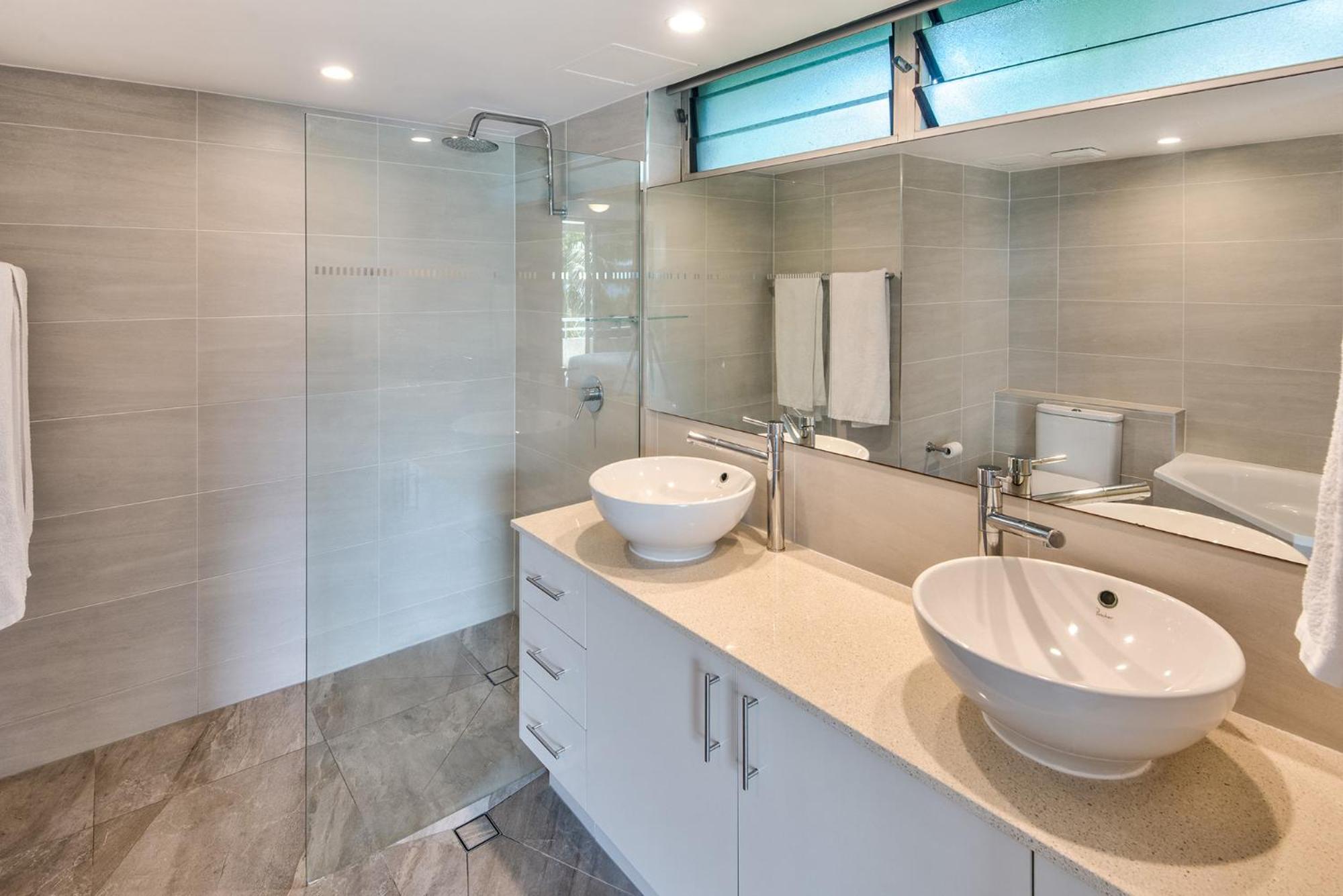 Apartment Poinciana 101 Centrally Located 3 Bedroom, Buggy!! Hamilton Island