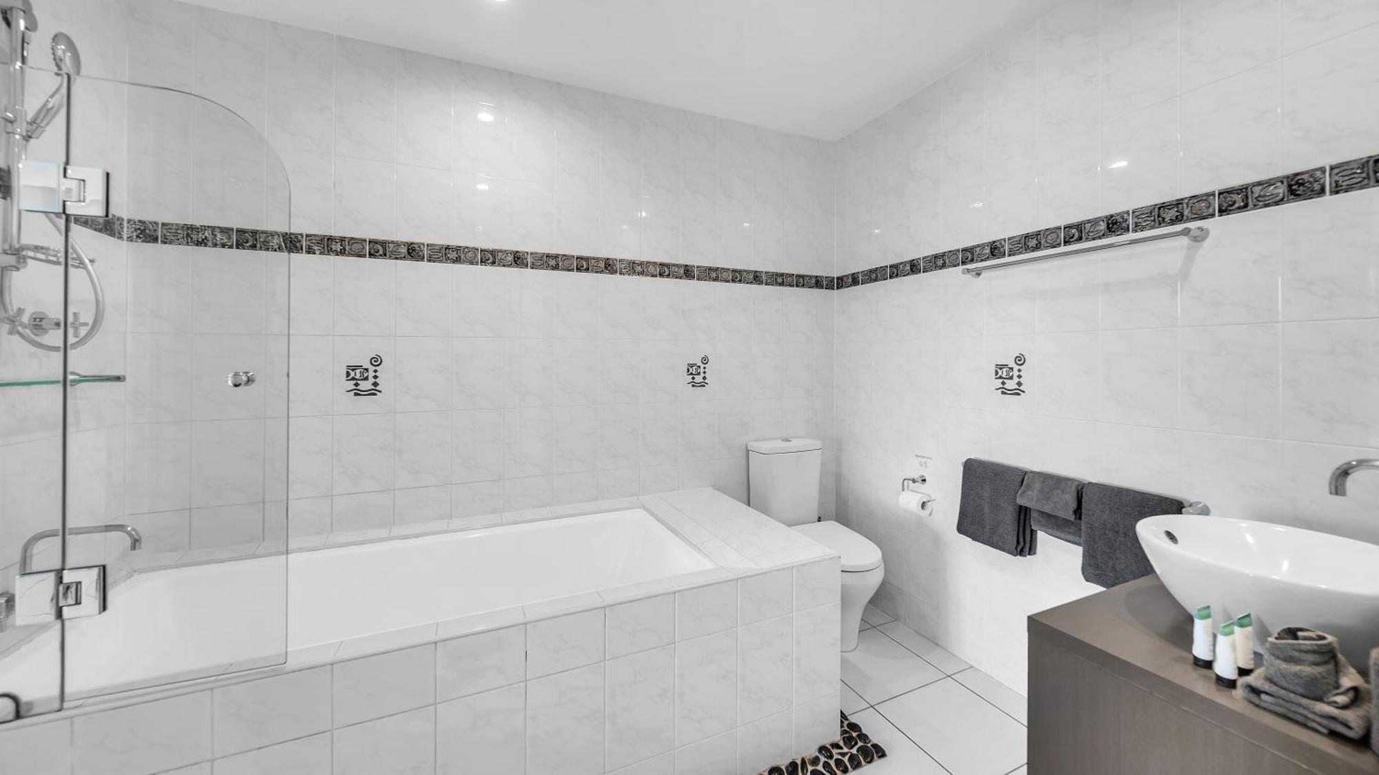 Apartment Lagoon Beachfront 206 On By Hamorent