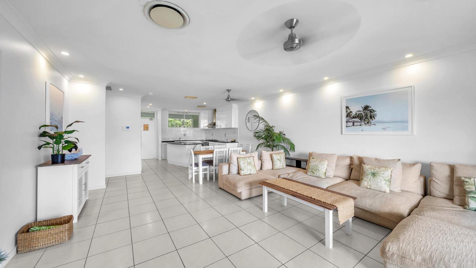 Lagoon Beachfront 206 On By Hamorent Apartment