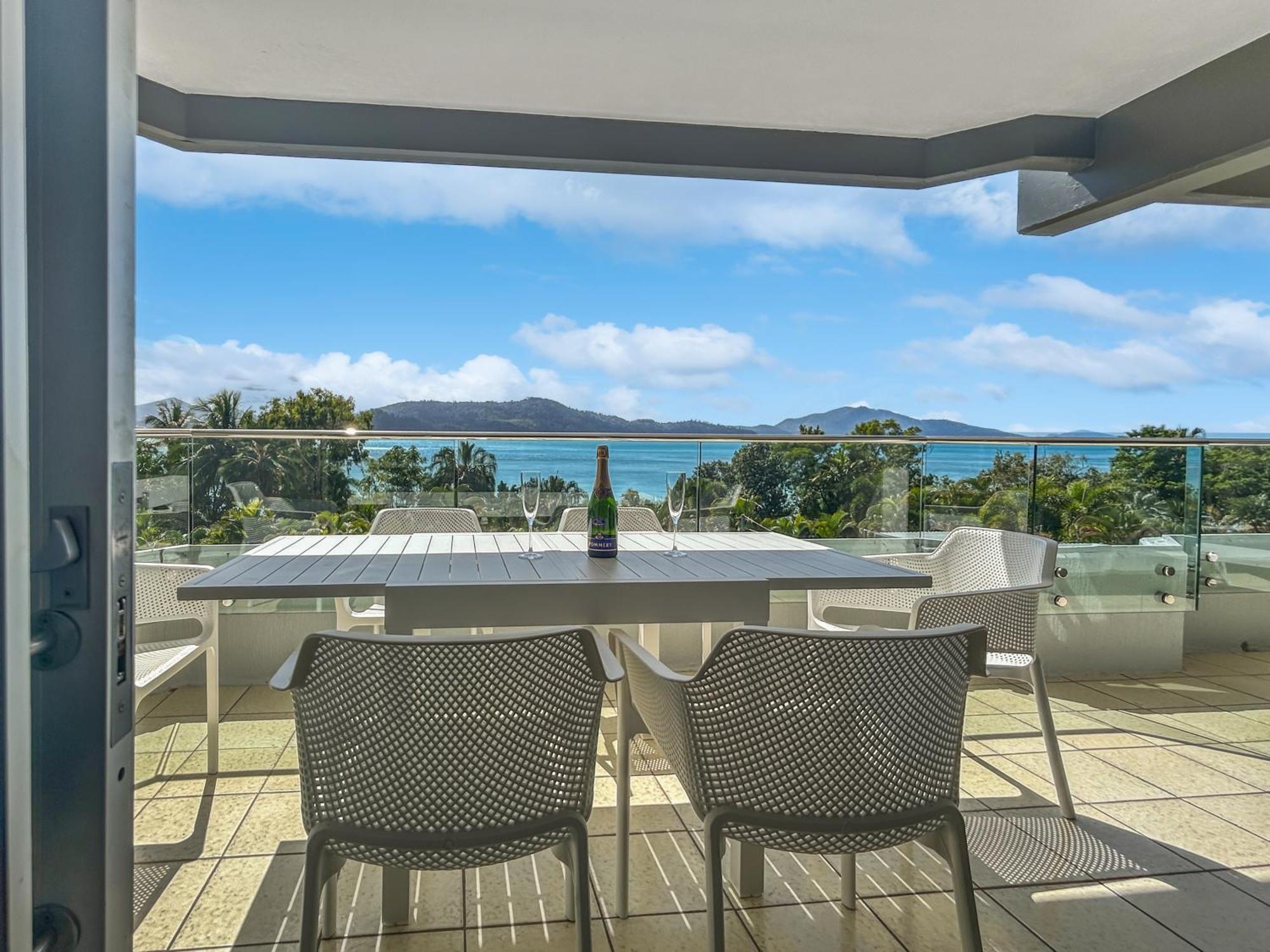 Apartment Beach Lodges Hamilton Island