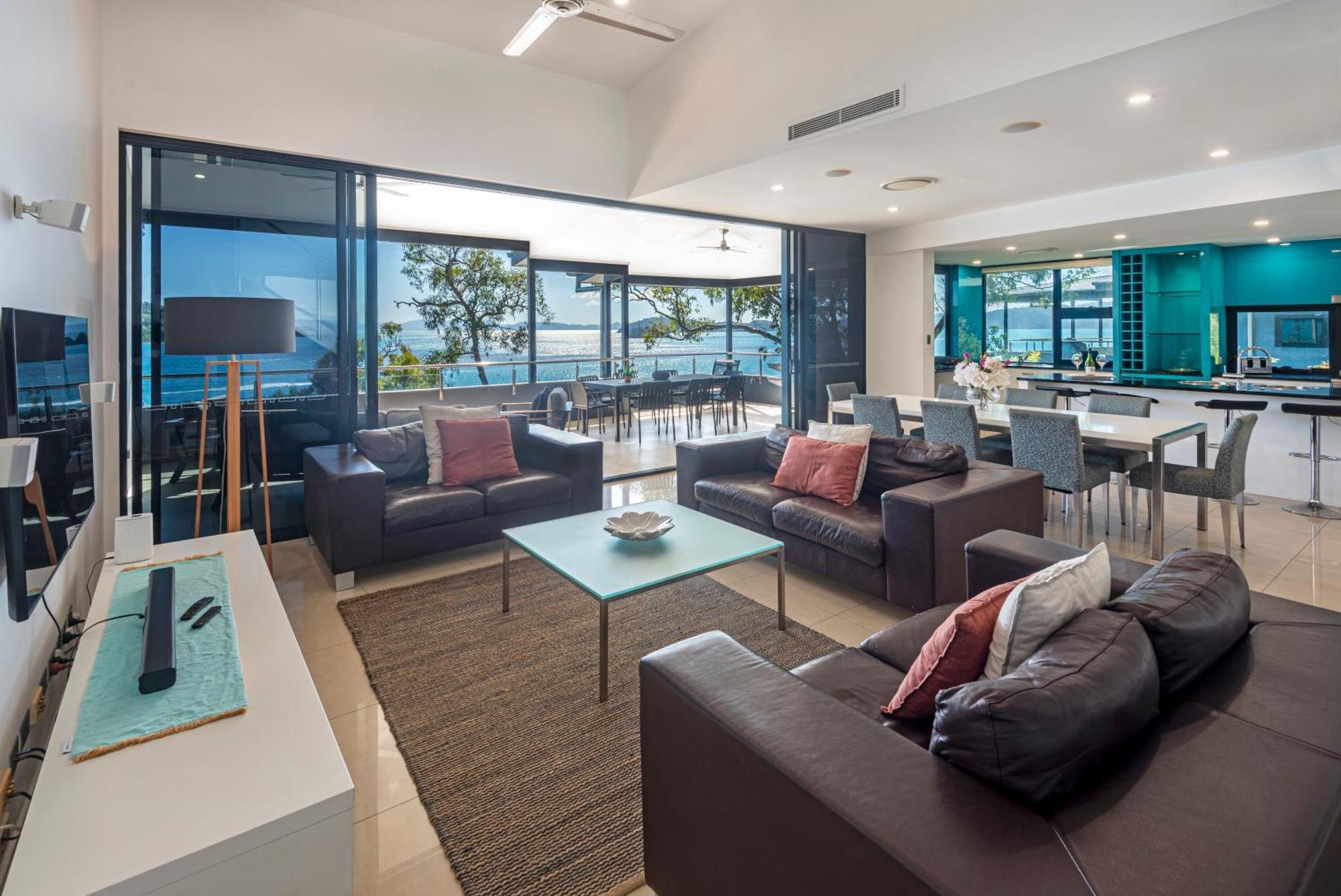 Apartment Edge On By Hiha *