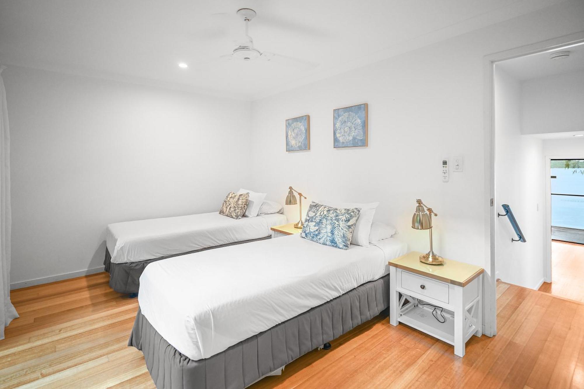 Shorelines Apartment *